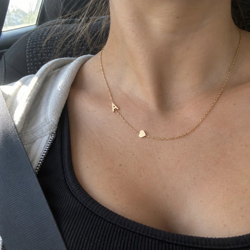 Collier Personnalisé avec Initiale Latérale — photo d'un client 6